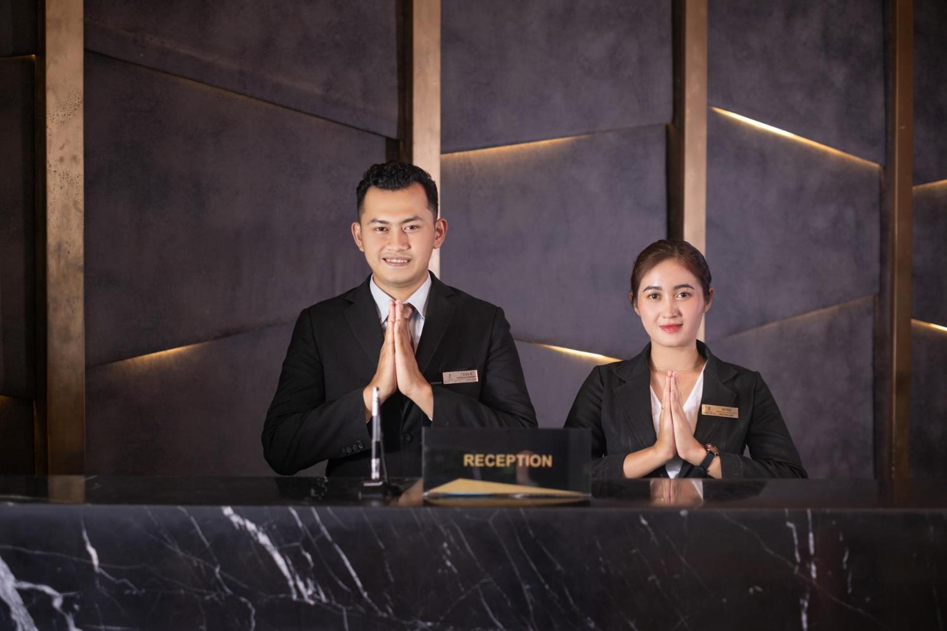 Grand Edge Hotel Semarang Exterior foto