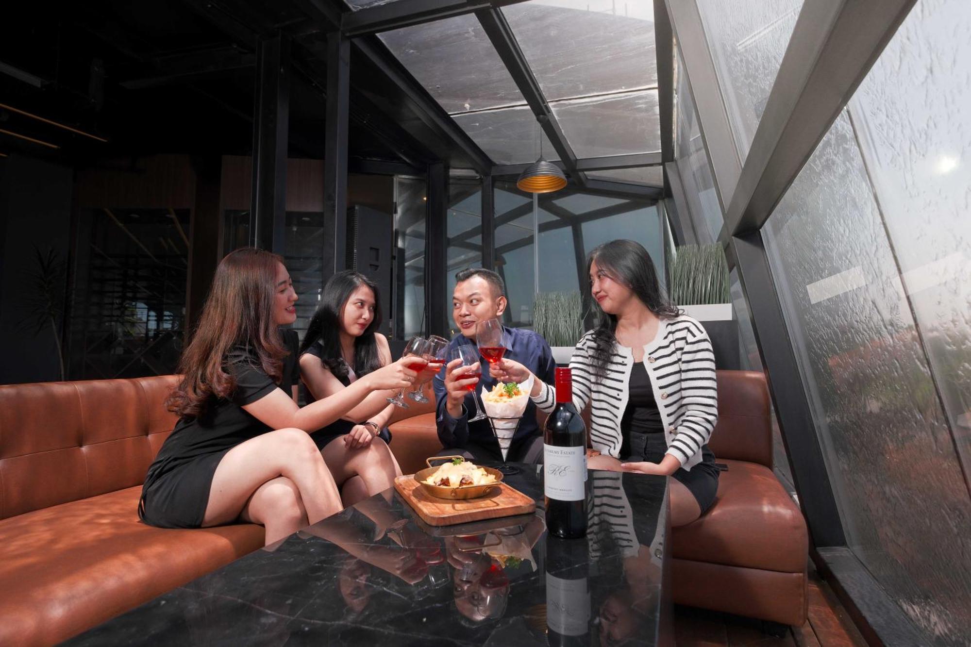 Grand Edge Hotel Semarang Exterior foto