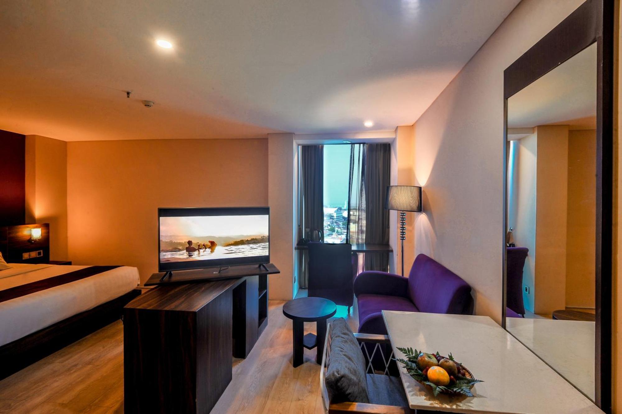 Grand Edge Hotel Semarang Exterior foto