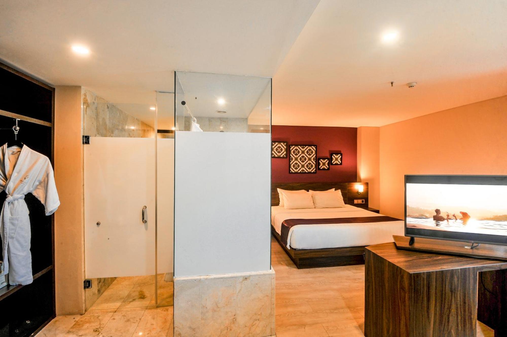 Grand Edge Hotel Semarang Exterior foto